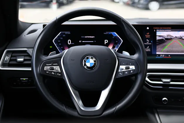 BMW 320d xDrive Touring * Elektrische Sitzverstellung mit Memory * Panorama * AHK * Head-Up Display *