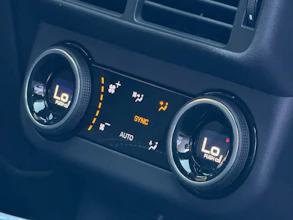 https://vehicle.imgix.net/4349095/4e953ac9-1eea-40e9-9602-8484c2561459.jpeg
