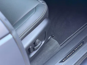 https://vehicle.imgix.net/4349095/981ab40d-e713-4414-a7fc-ad684ab05df7.jpeg