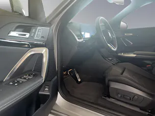 BMW X1 30e xDrive paddles