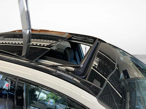 https://vehicle.imgix.net/4349151/968c8b18-bbd9-4609-85d0-bbdb4c6eed59.jpg