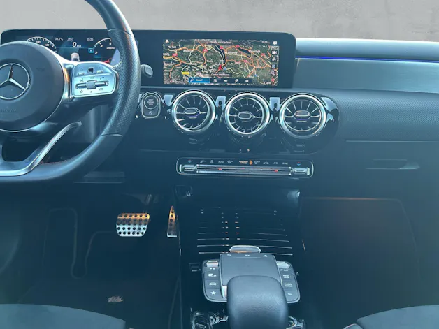 MERCEDES-BENZ A 250 AMG Line 4m