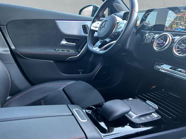 MERCEDES-BENZ A 250 AMG Line 4m