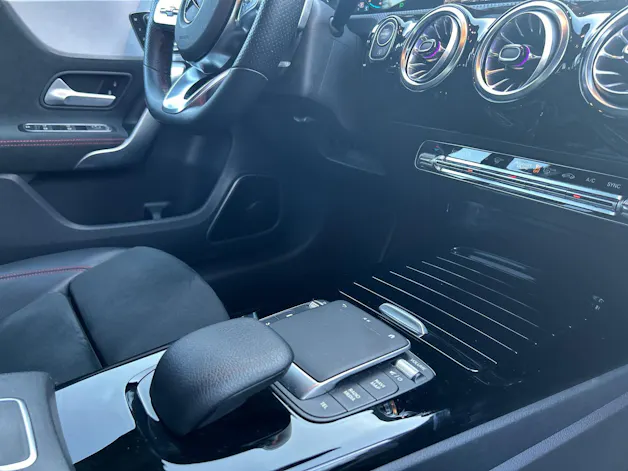 MERCEDES-BENZ A 250 AMG Line 4m