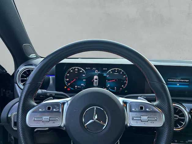MERCEDES-BENZ A 250 AMG Line 4m