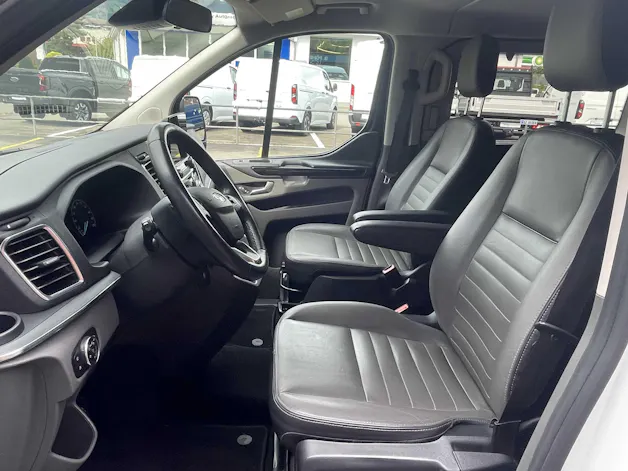 Ford Tourneo Custom Bus 310 L1 2.0 TDCi 170PS Titanium