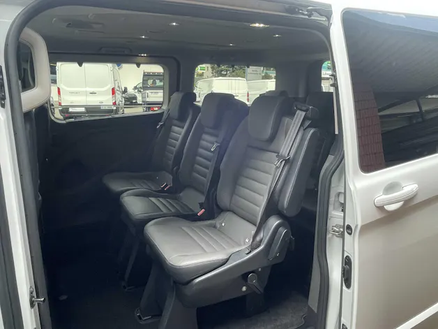 Ford Tourneo Custom Bus 310 L1 2.0 TDCi 170PS Titanium