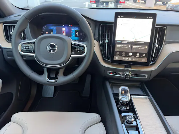 VOLVO XC60 2.0 T6 TE Ultra Bright eAWD