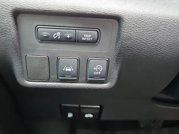 Nissan Micra IG-T100 Tekna AVM+LED