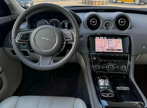 Jaguar XJ 3.0 V6 S/C Premium Luxury Automatic AWD