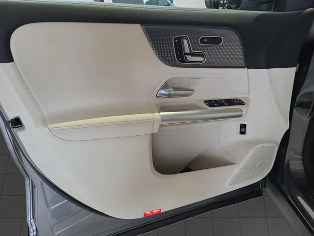Mercedes-Benz EQA 300 4Matic