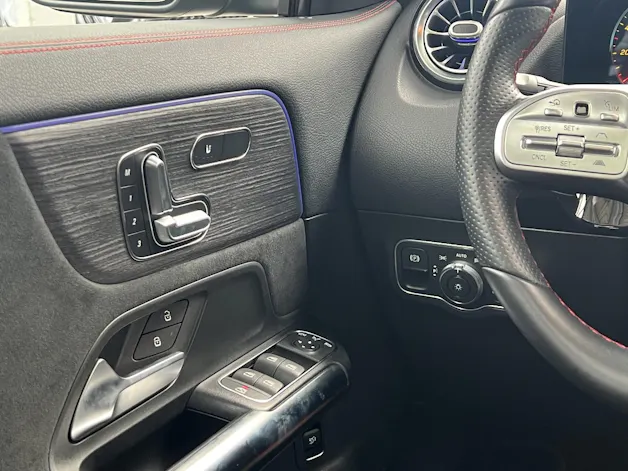 Mercedes-Benz GLA 250 4Matic AMG Line 8G-DCT