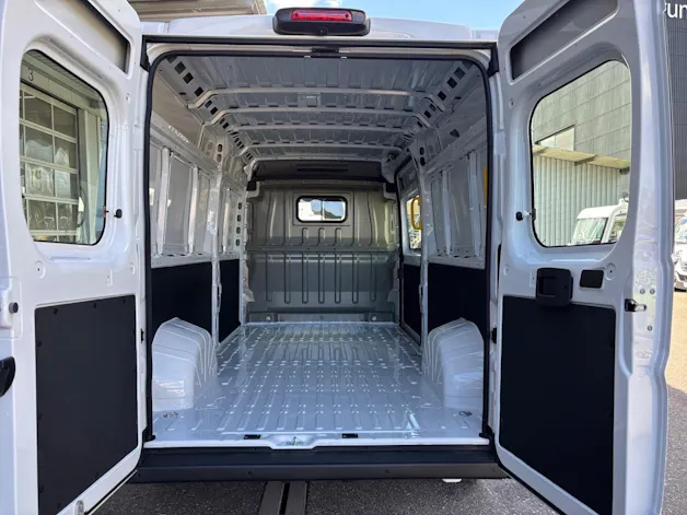 Fiat Ducato 35 L3H2 verglast