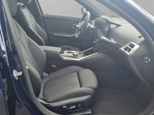 BMW 330e x DriveTouring Steptronic M Sport Pro