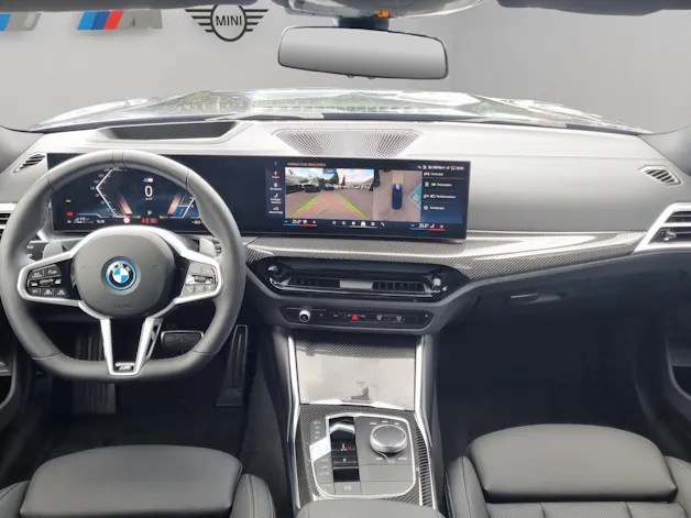 BMW 330e x DriveTouring Steptronic M Sport Pro