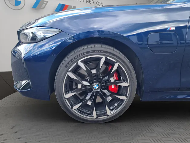BMW 330e x DriveTouring Steptronic M Sport Pro