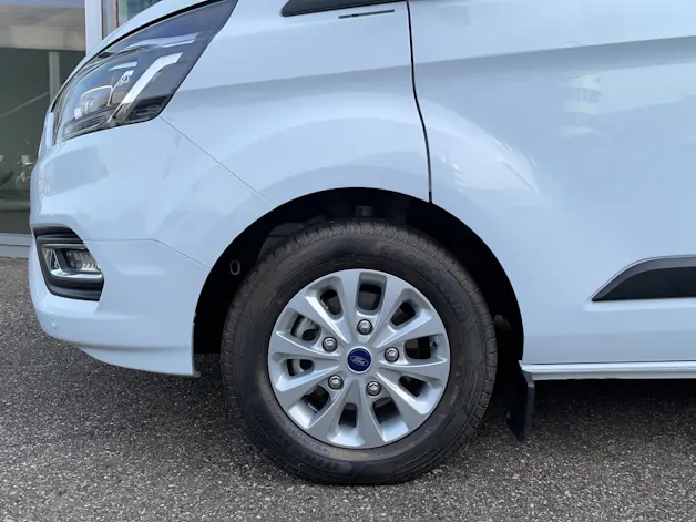 Ford Tourneo Custom Bus 320 L1 2.0 TDCi 185 Camper Trend Swiss Edition