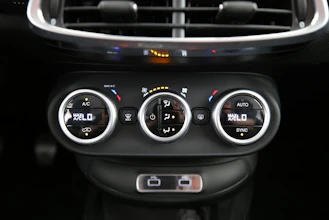 https://vehicle.imgix.net/4350342/1300c2f0-5722-413c-864d-1dc2c18696df.jpg