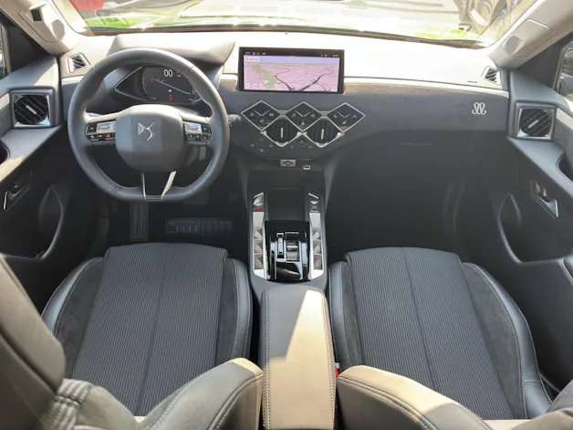 DS Automobiles 3 1.2 Hybrid 145 Maison Sarah Lavoine