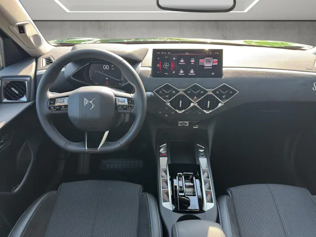 DS Automobiles 3 1.2 Hybrid 145 Maison Sarah Lavoine