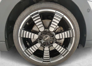 https://vehicle.imgix.net/4350392/d4b59d5e-bf2a-4360-a456-5adda5cce601.jpg