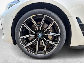https://vehicle.imgix.net/4350448/7c235c3a-4ac4-4cc4-9888-1d81e6ef8cfe.jpg