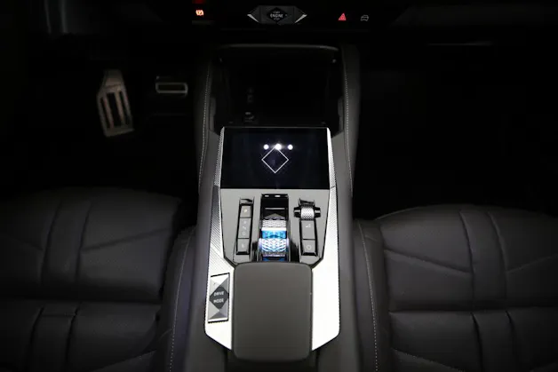 DS Automobiles 4 1.6 E-Tense La Première