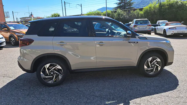 Suzuki Vitara 1.4 T Sakura Top Hybrid 4x4
