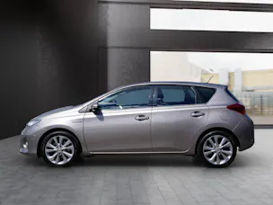 Toyota Auris 1.8 HSD Linea Sol
