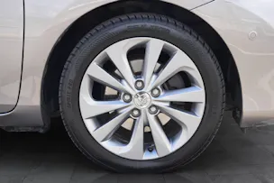 Toyota Auris 1.8 HSD Linea Sol
