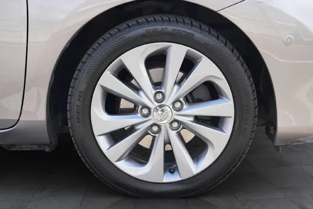 Toyota Auris 1.8 HSD Linea Sol