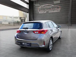 Toyota Auris 1.8 HSD Linea Sol