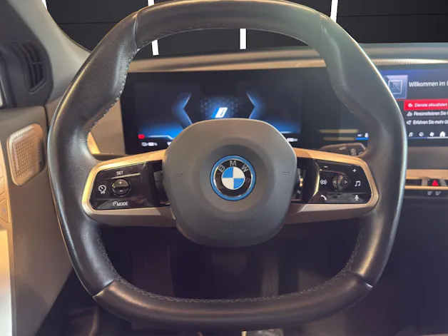 BMW iX M60