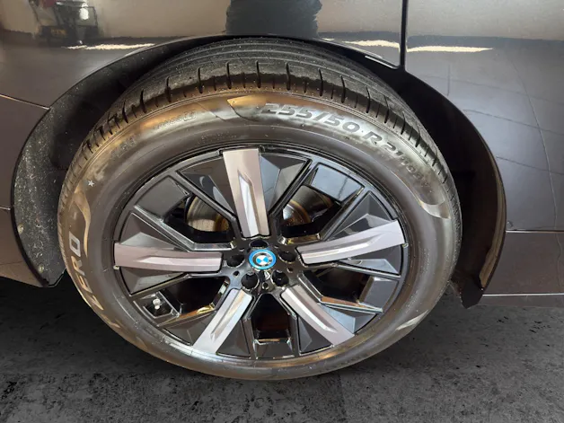 BMW iX M60
