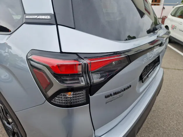 Subaru Forester Station 2.0i e-Boxer Swiss Plus