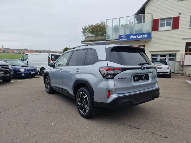Subaru Forester Station 2.0i e-Boxer Swiss Plus