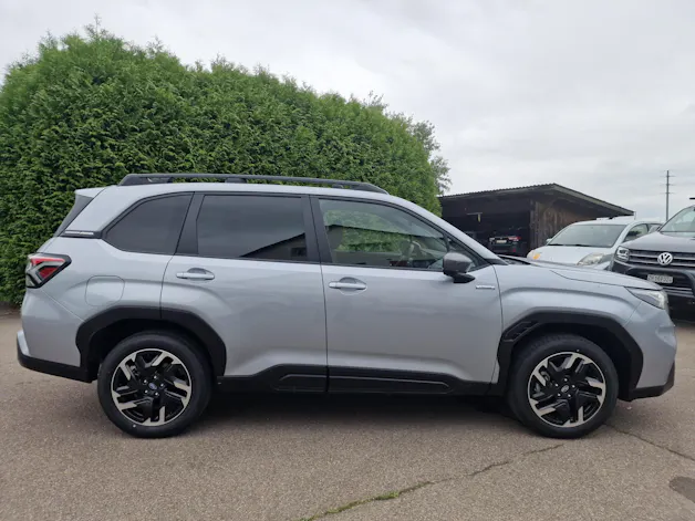Subaru Forester Station 2.0i e-Boxer Swiss Plus