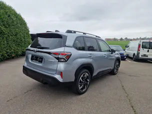 Subaru Forester Station 2.0i e-Boxer Swiss Plus