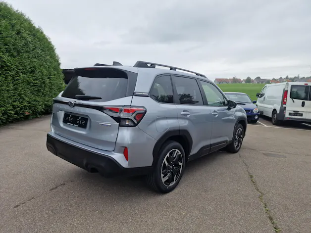 Subaru Forester Station 2.0i e-Boxer Swiss Plus
