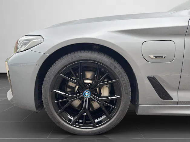 BMW 530e xDrive paddles