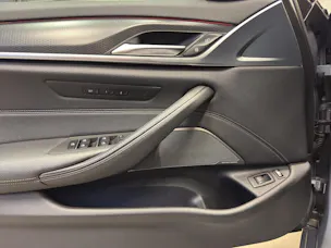BMW 530e xDrive paddles