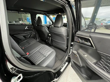 MITSUBISHI OUTLANDER 7