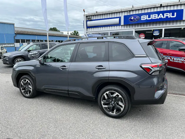 Subaru Forester Station 2.0i e-Boxer Swiss Plus