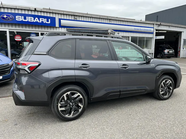 Subaru Forester Station 2.0i e-Boxer Swiss Plus