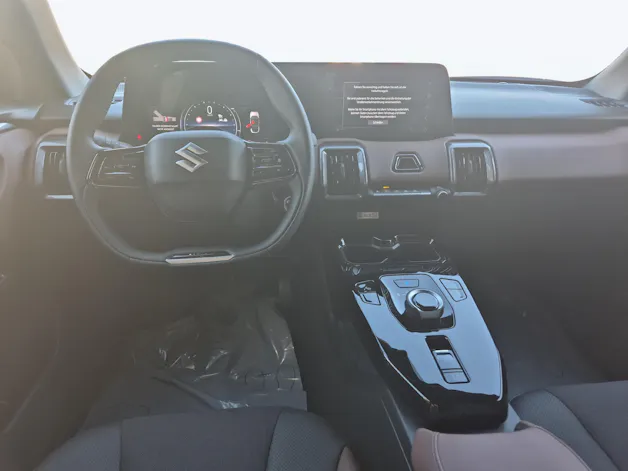 Suzuki e Vitara Sakura Top