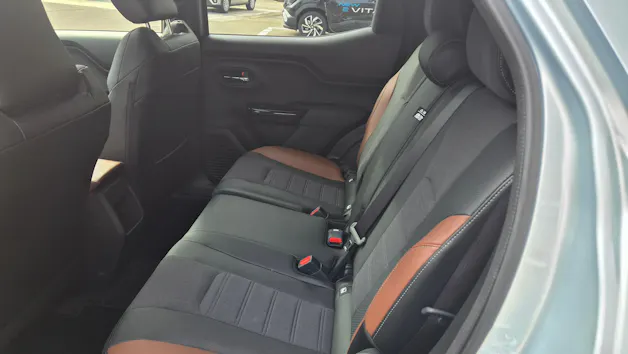 Suzuki e Vitara Sakura Top