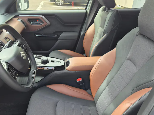 Suzuki e Vitara Sakura Top