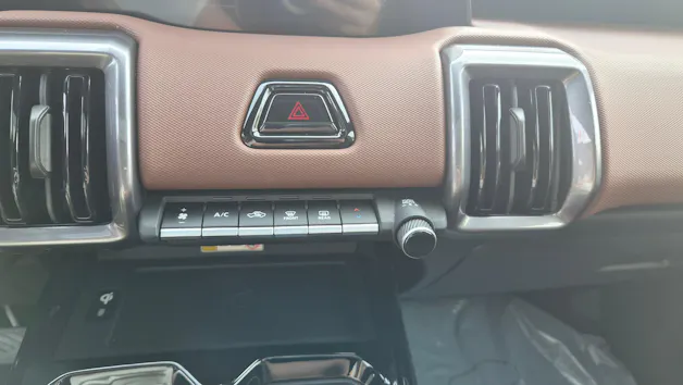 Suzuki e Vitara Sakura Top