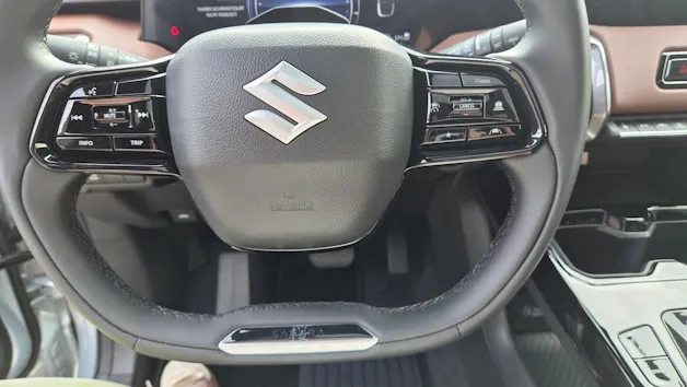 Suzuki e Vitara Sakura Top