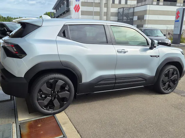 Suzuki e Vitara Sakura Top